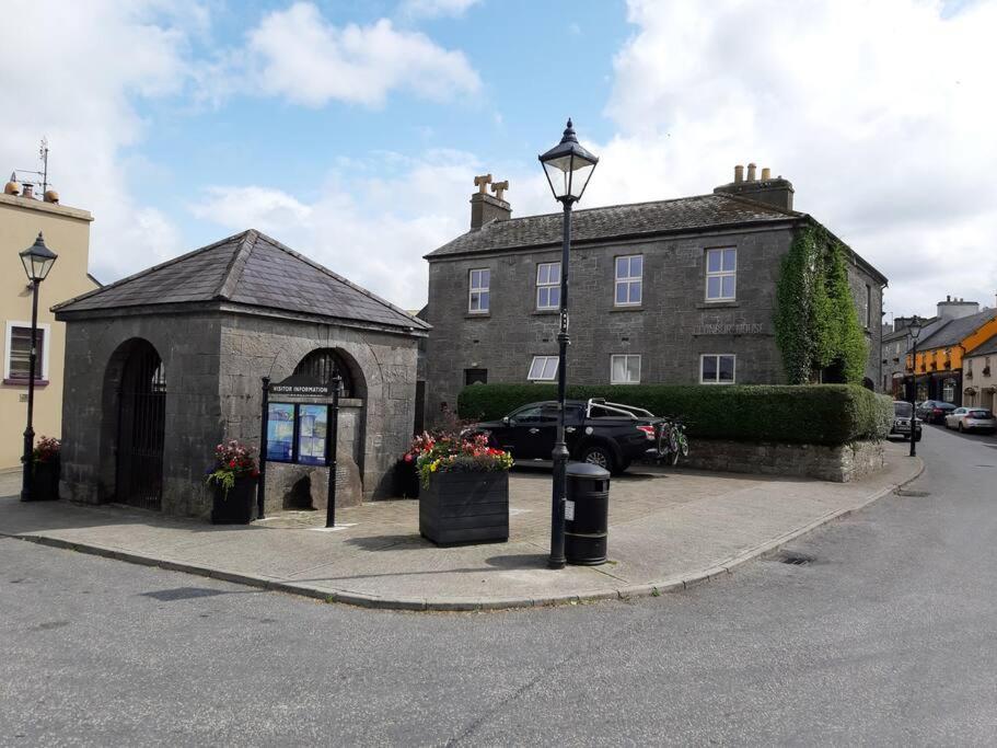 Clonbur House - Studio Village Apartment Galway Extérieur photo