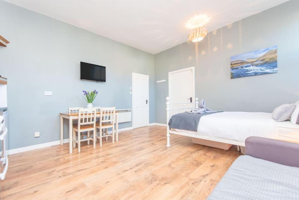 Clonbur House - Studio Village Apartment Galway Extérieur photo