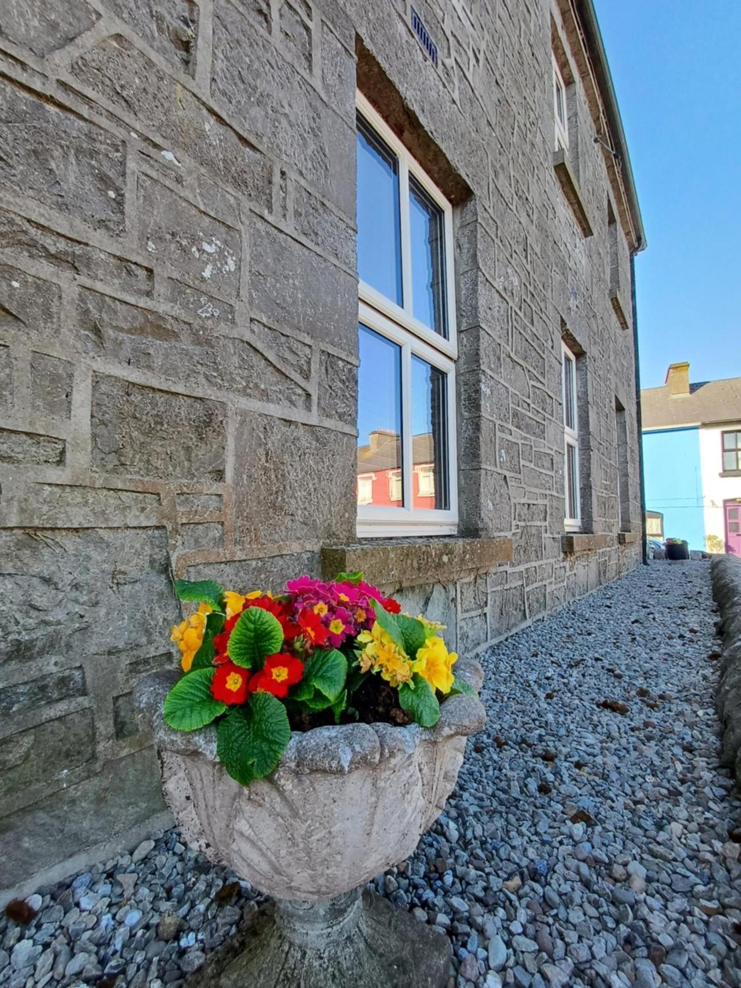 Clonbur House - Studio Village Apartment Galway Extérieur photo